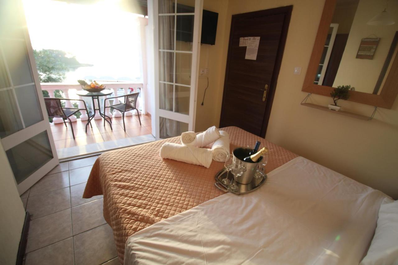 Batis Breeze Bed & Breakfast Perama  Eksteriør bilde